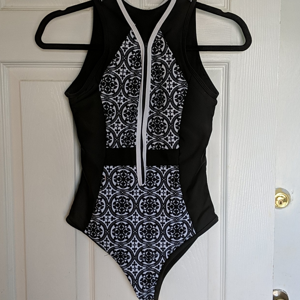 ☀️☀️☀️🌺One piece Bathingsuit🌺☀️☀️☀️NWOT